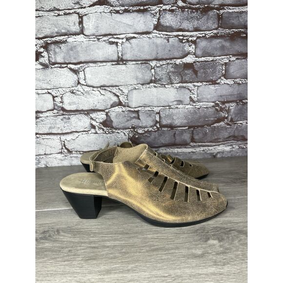 MUNRO Abby GOLD Shimmer Leather Ankle Strap Perforated Peep Toe Sandals Women 11 - Picture 16 of 16